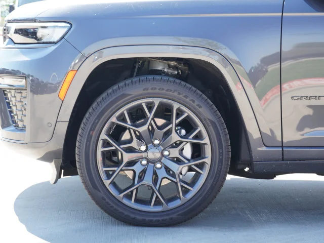 New 2026 Baltic Gray Metallic Clear-Coat Exterior Paint Jeep Summit image 13