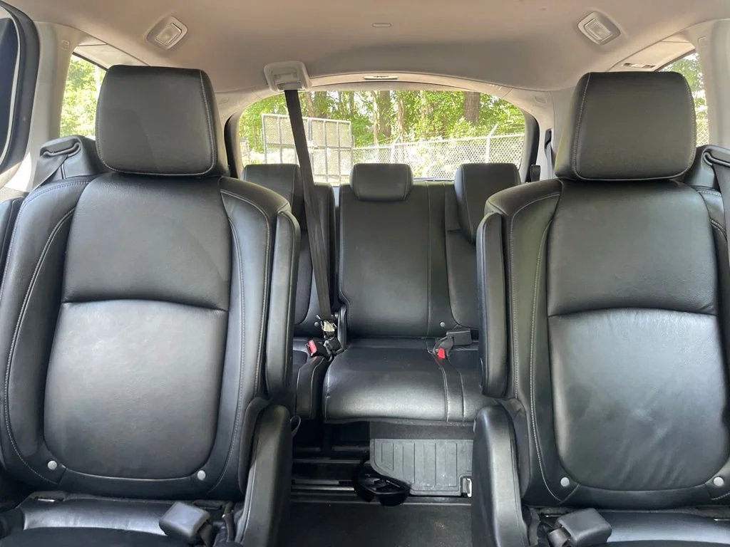 Used 2023 White Honda Touring image 11