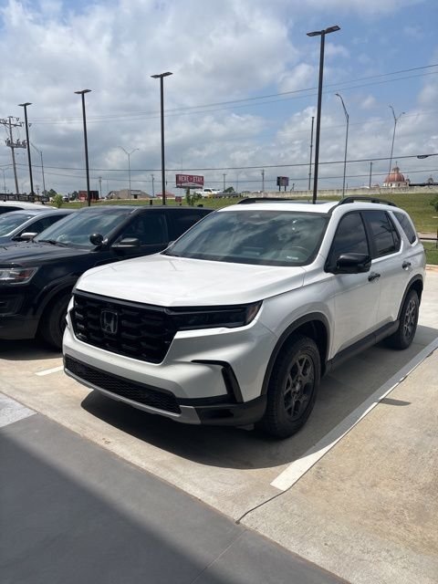 2025 Honda Pilot TrailSport AWD's photo