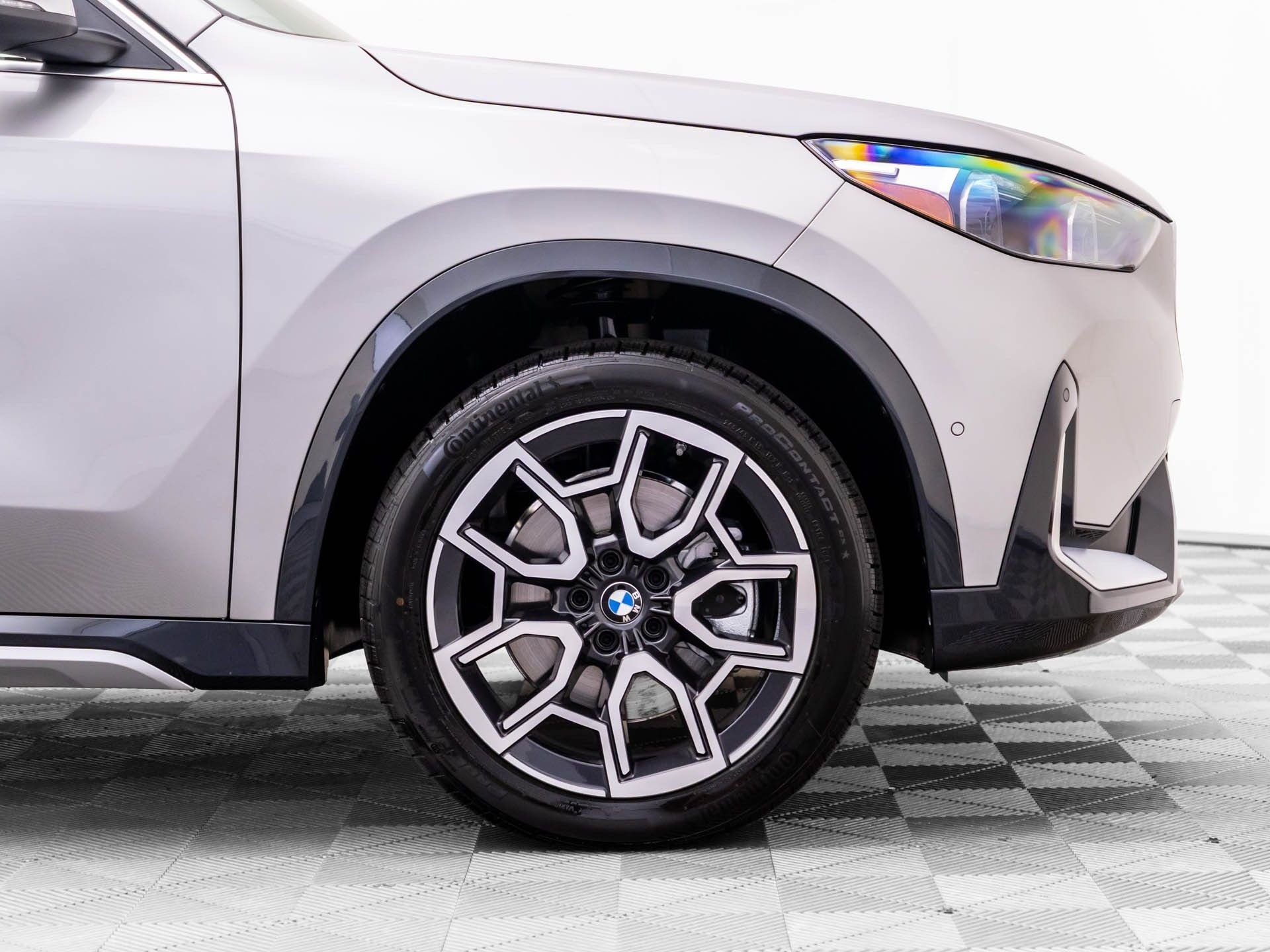 New 2026 Space Silver Metallic BMW xDrive28i image 35