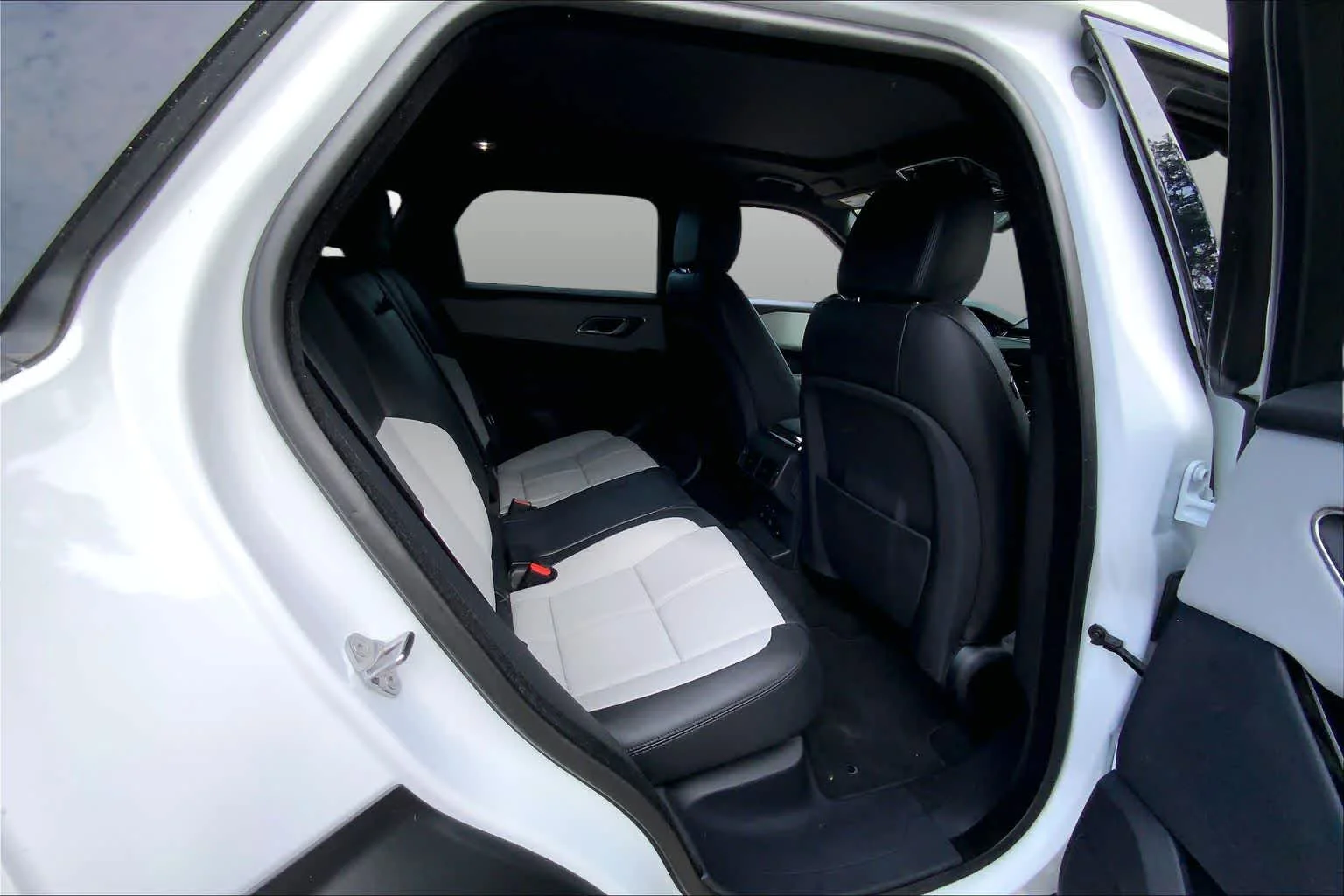 Used 2026 Fuji White Land Rover S image 19