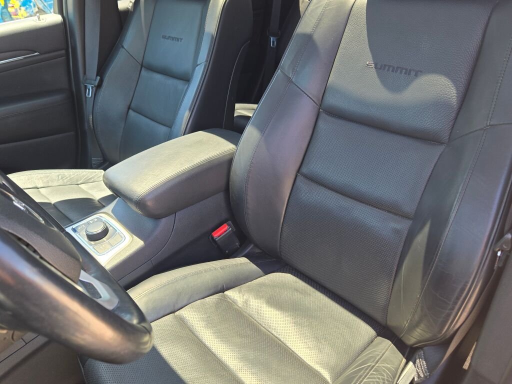 Used 2018 Red Jeep Summit image 22