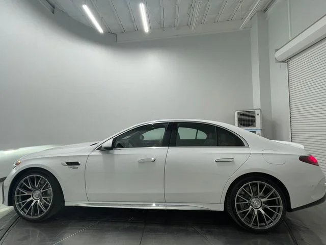 New 2026 MANUFAKTUR Moonlight Whit Mercedes-Benz E 53 AMG® image 15