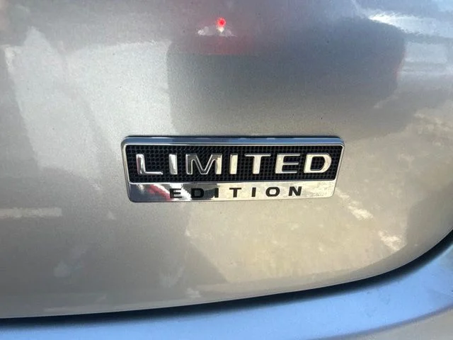 Used 2018 Alloy Silver Metallic Mitsubishi LE image 3
