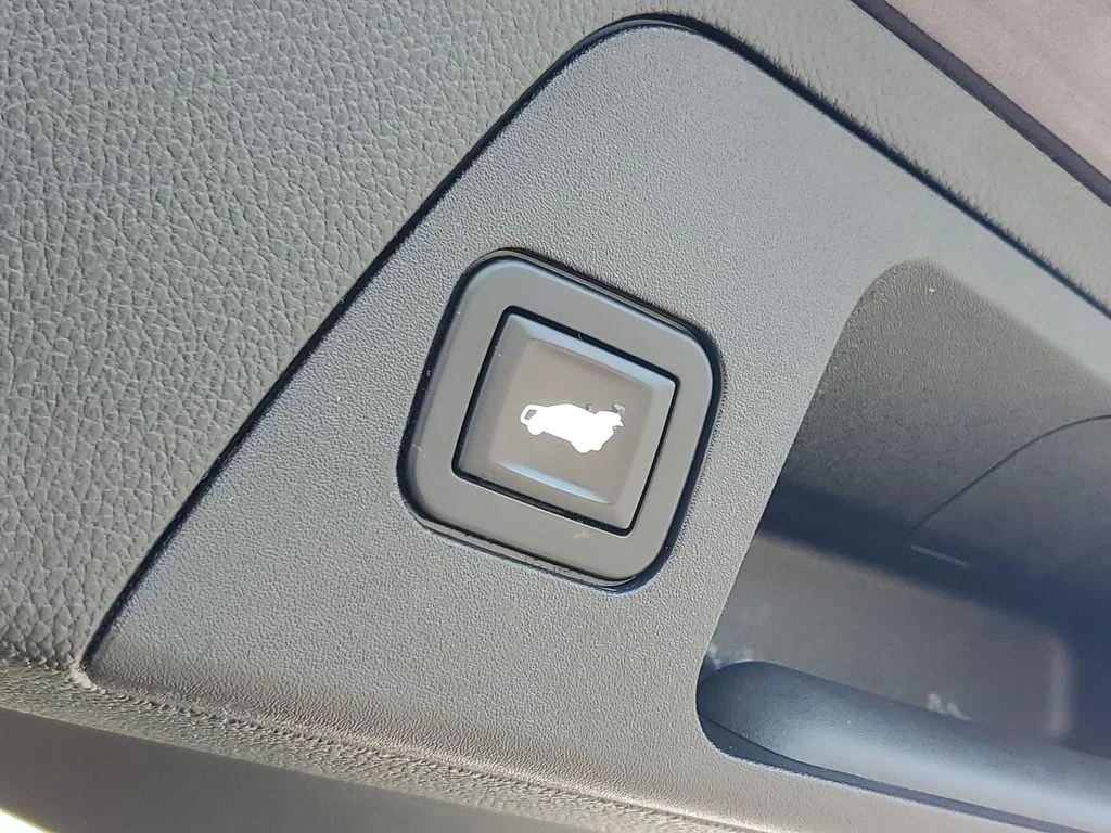 Used 2018 Purple Buick Preferred image 33