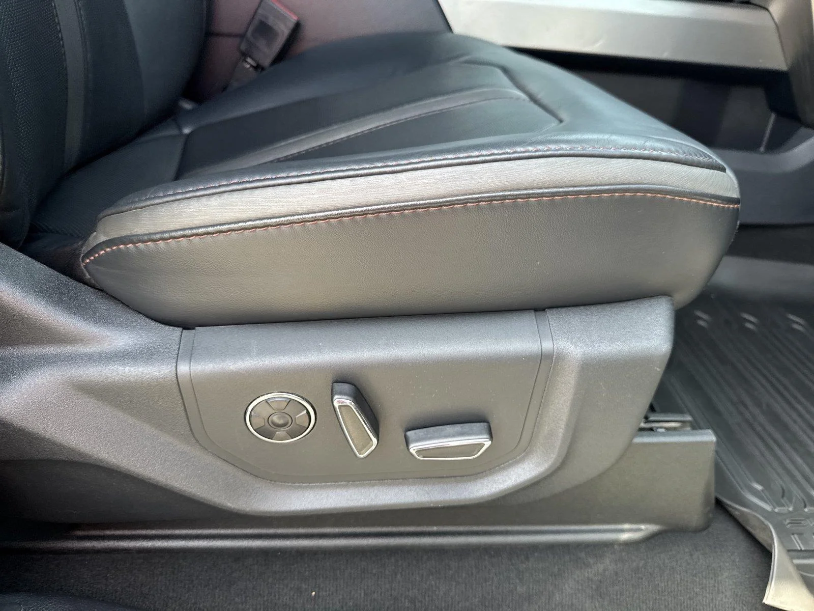 Used 2022 Antimatter Blue Ford Platinum image 37