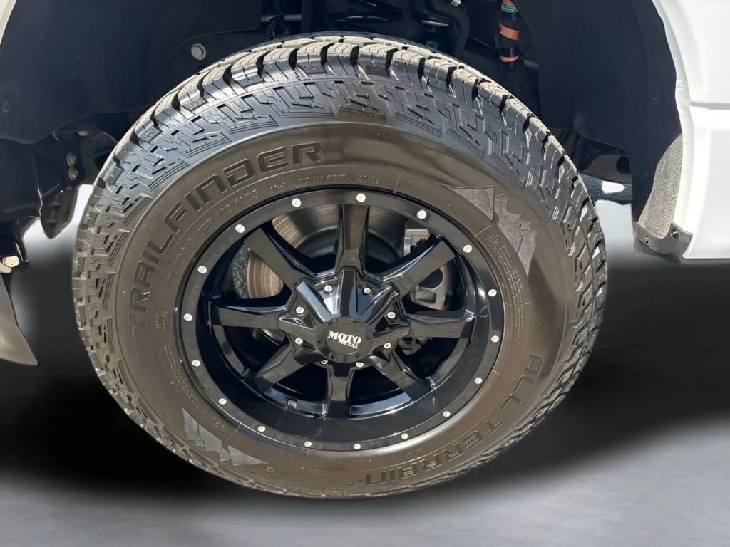 Used 2025 White Ford XL image 32
