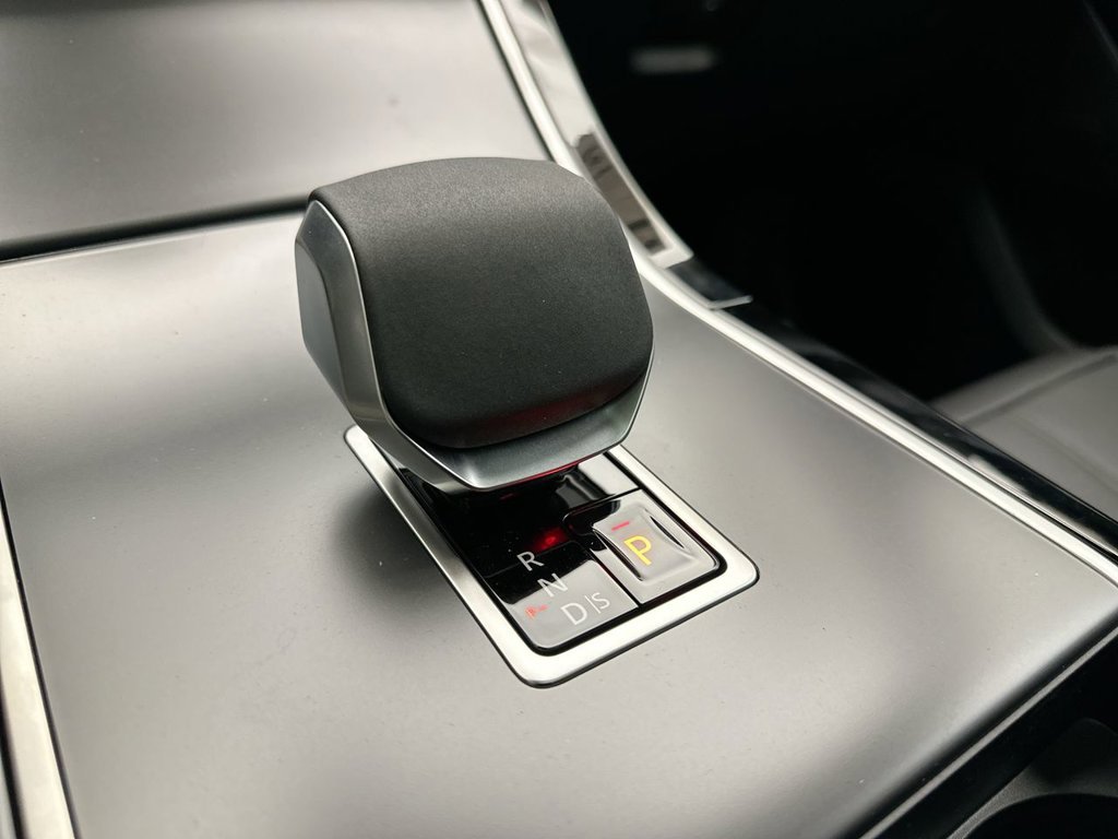 Used 2026 Fuji White Land Rover S image 11
