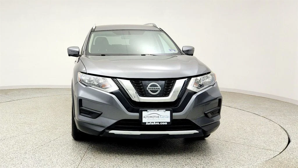 Used 2017 Gun Metallic Nissan 2017.5 AWD SV w/ SV Premium Package & Navigation image 2