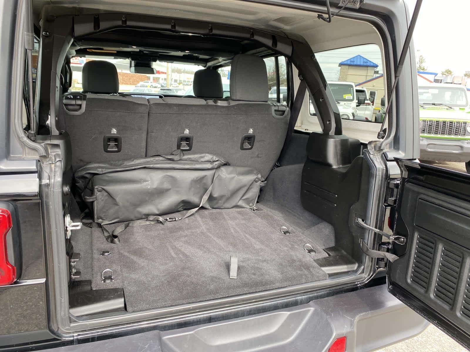 Certified Used 2025 Black Clearcoat Jeep Rubicon image 5
