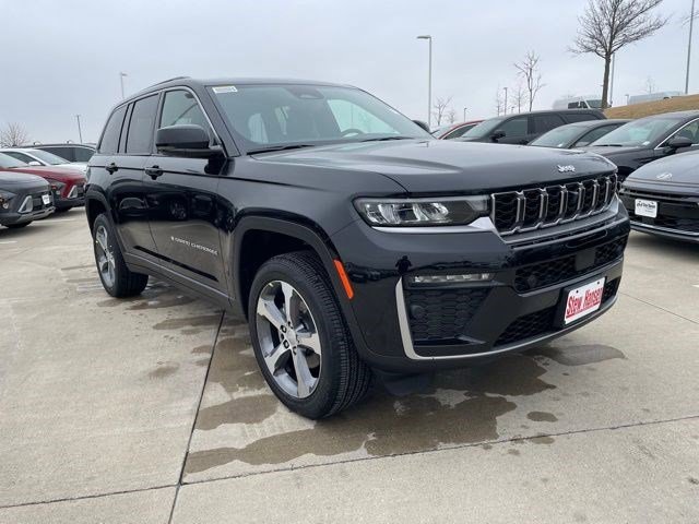 New 2026 Diamond Black Crystal Pearlcoat Jeep Limited image 7