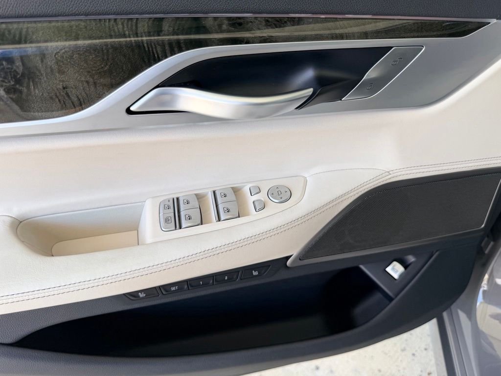 Used 2021 Gray BMW 740i image 12