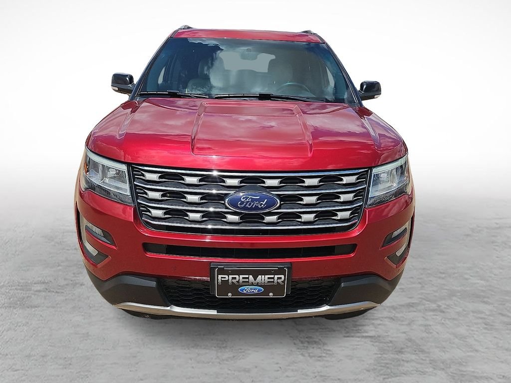 Used 2017 Ruby Red Metallic Tinted Clearcoat Ford XLT image 3