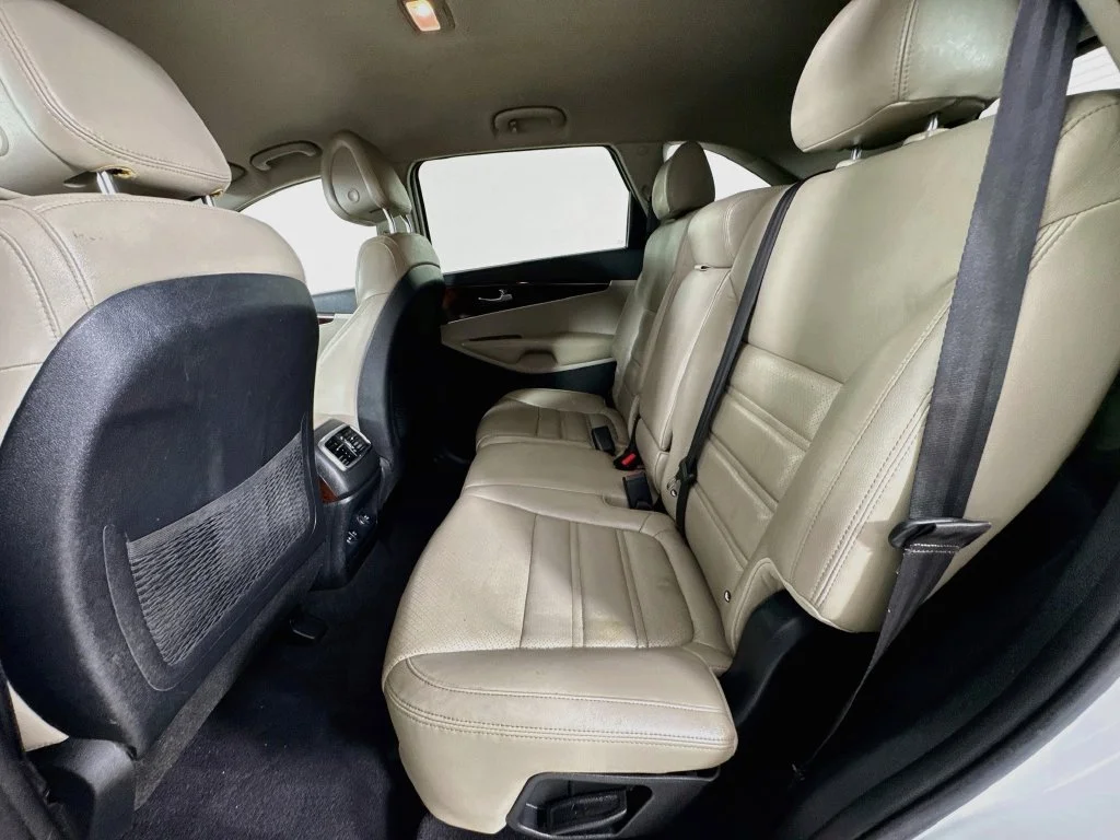 Used 2016 White Kia EX image 29