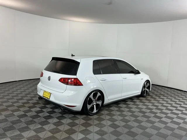 Used 2016  Volkswagen Autobahn image 5