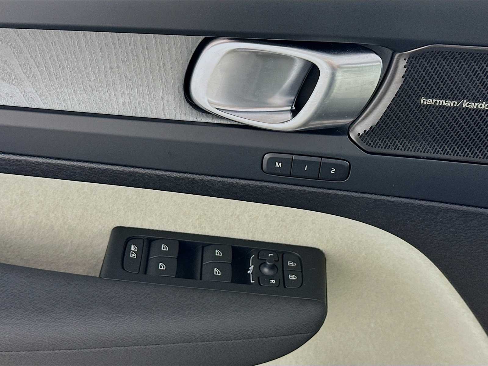 New 2026 Aurora Silver Volvo Ultra image 17