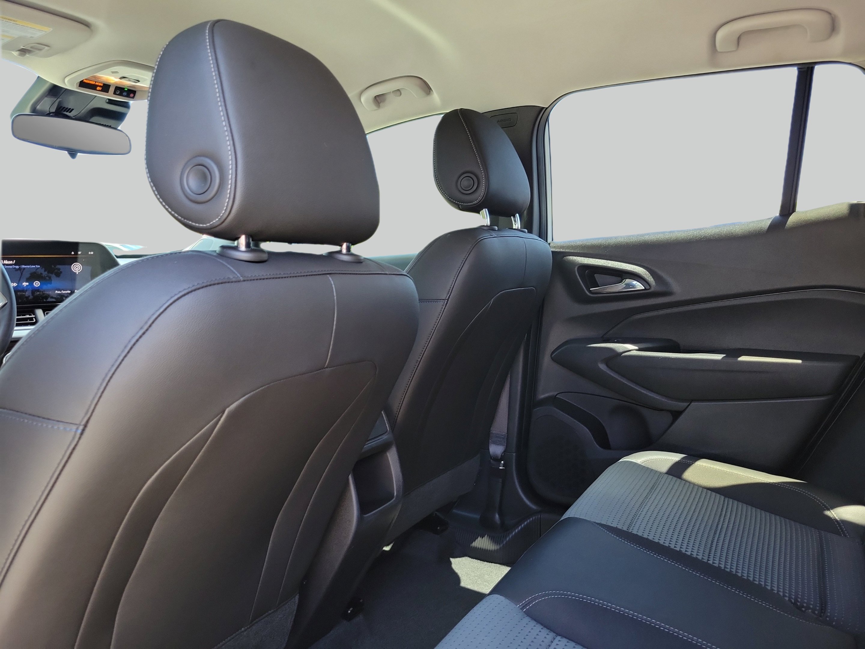 Used 2025 Summit White Chevrolet LT image 11