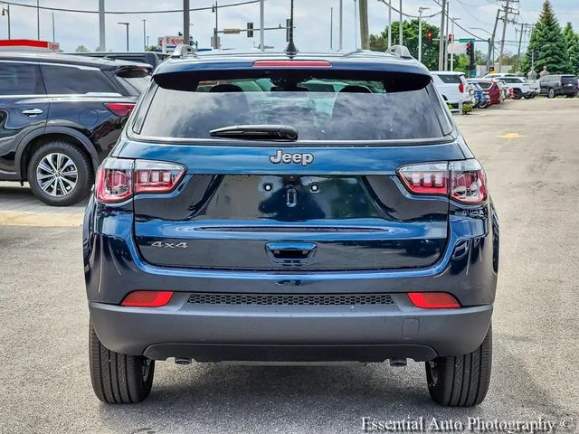 New 2026 Fathom Blue Pearl-Coat Exterior Paint Jeep Latitude image 5