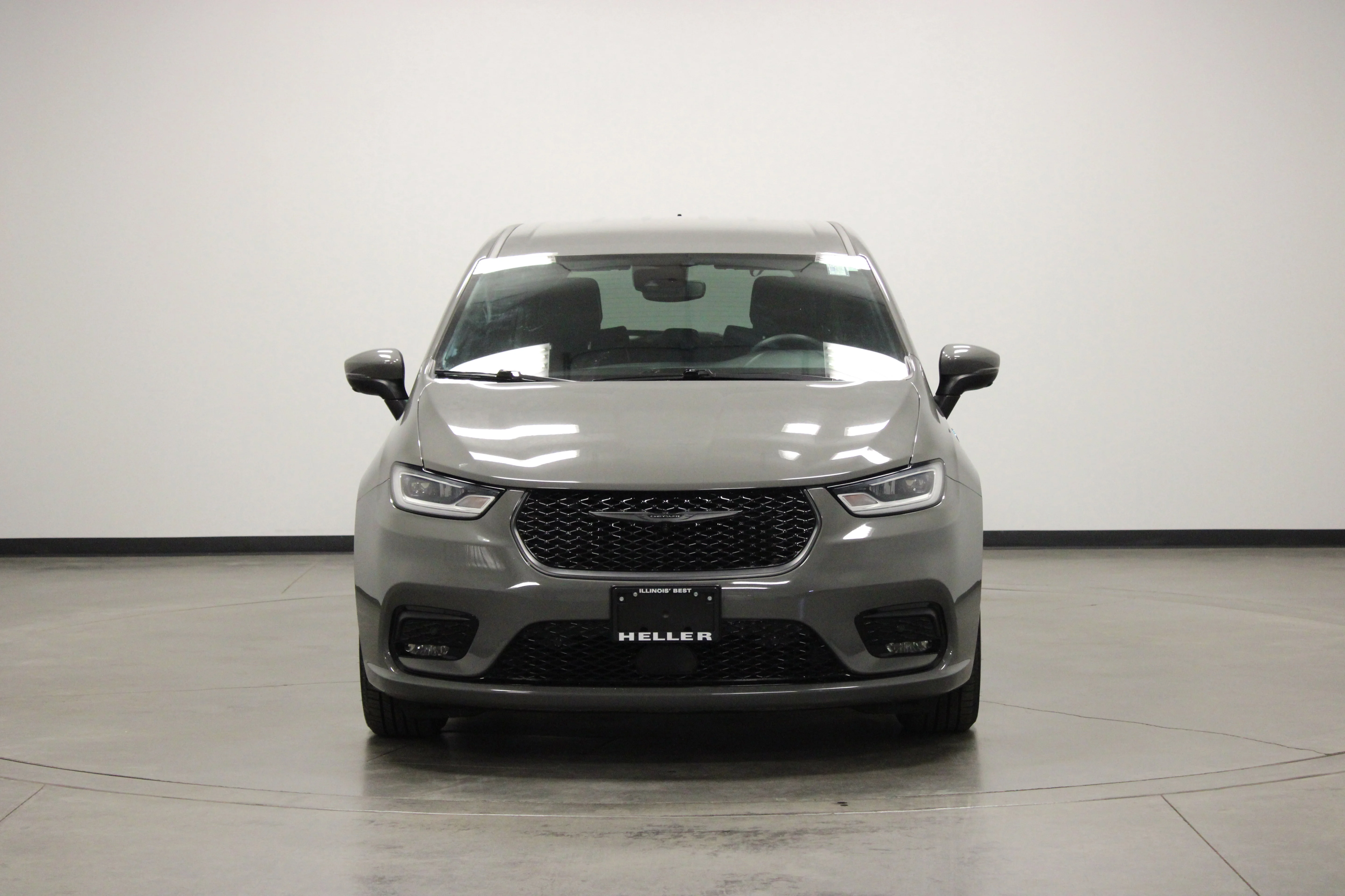 Used 2023 Ceramic Gray Clearcoat Chrysler Touring L image 3
