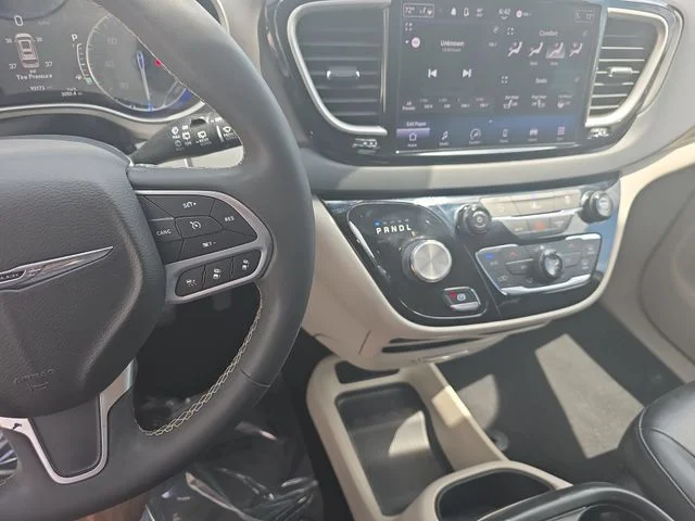 Used 2022 White Chrysler Touring L image 26