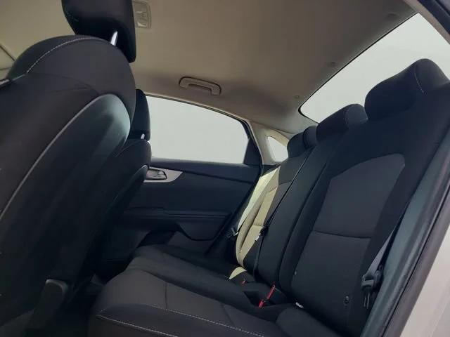 Used 2023 Whiye Kia LXS image 13