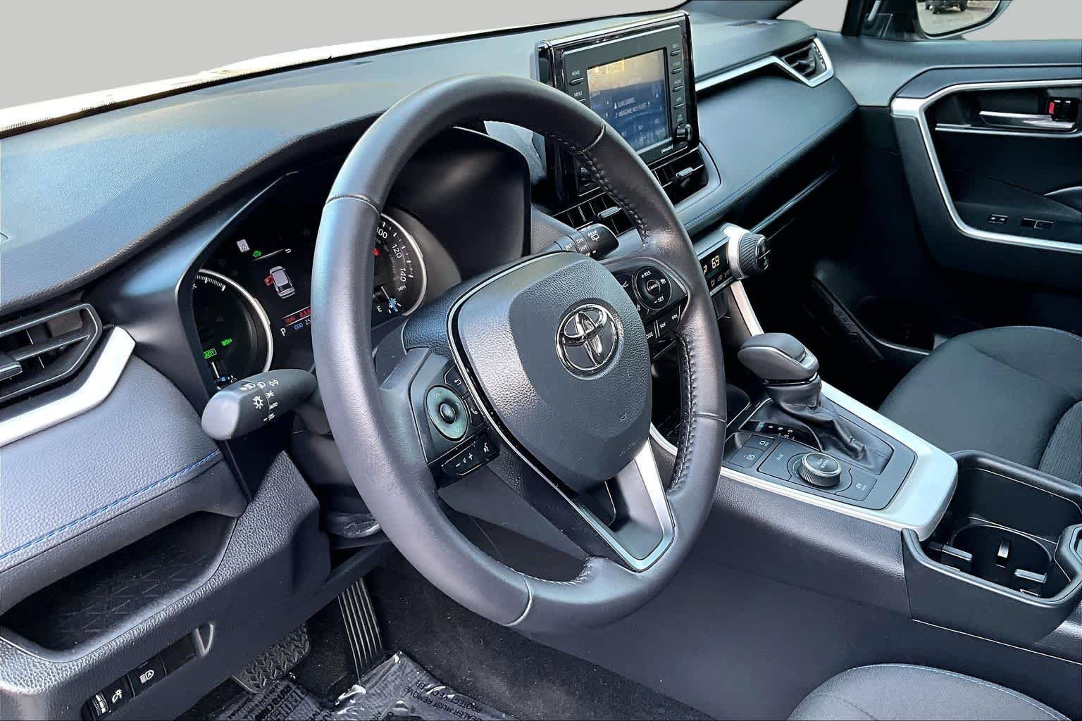 Used 2022 Blizzard Pearl Toyota Hybrid SE image 17