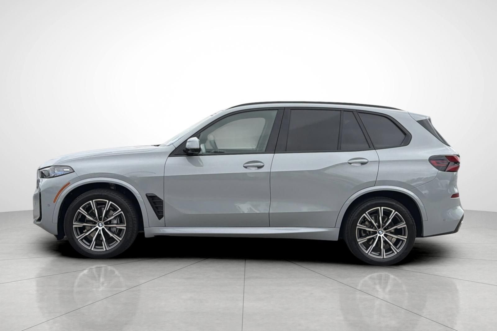 Used 2024 Gray BMW sDrive40i image 31