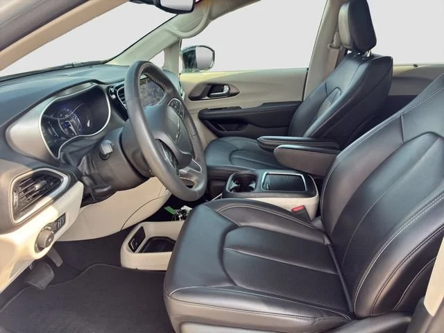 Used 2024 Silver Mist Chrysler Touring L image 12