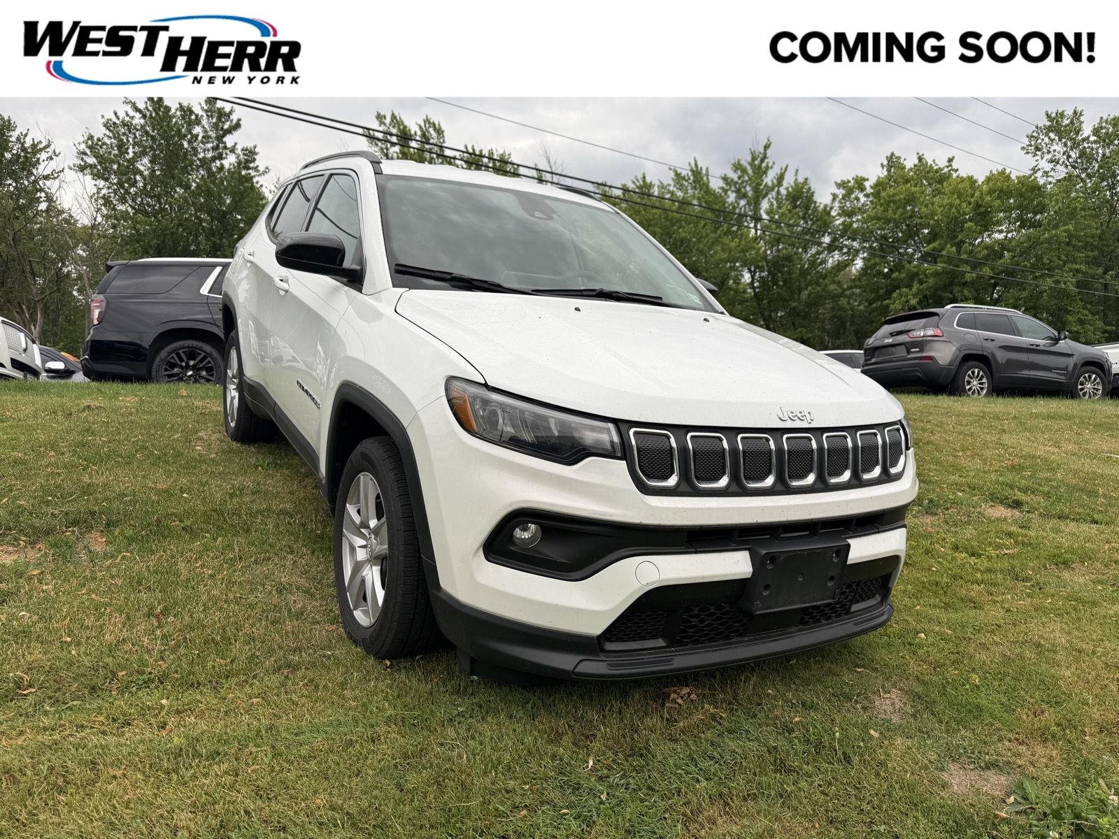 Used 2022 Bright White Clearcoat Jeep Latitude image 1