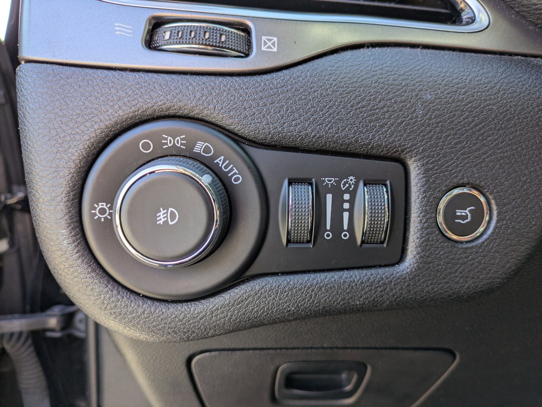 Used 2019 Diamond Black Crystal Pearlcoat Jeep Limited image 22