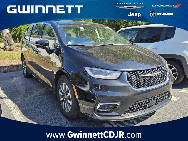 2024 Chrysler Pacifica PHEV Select