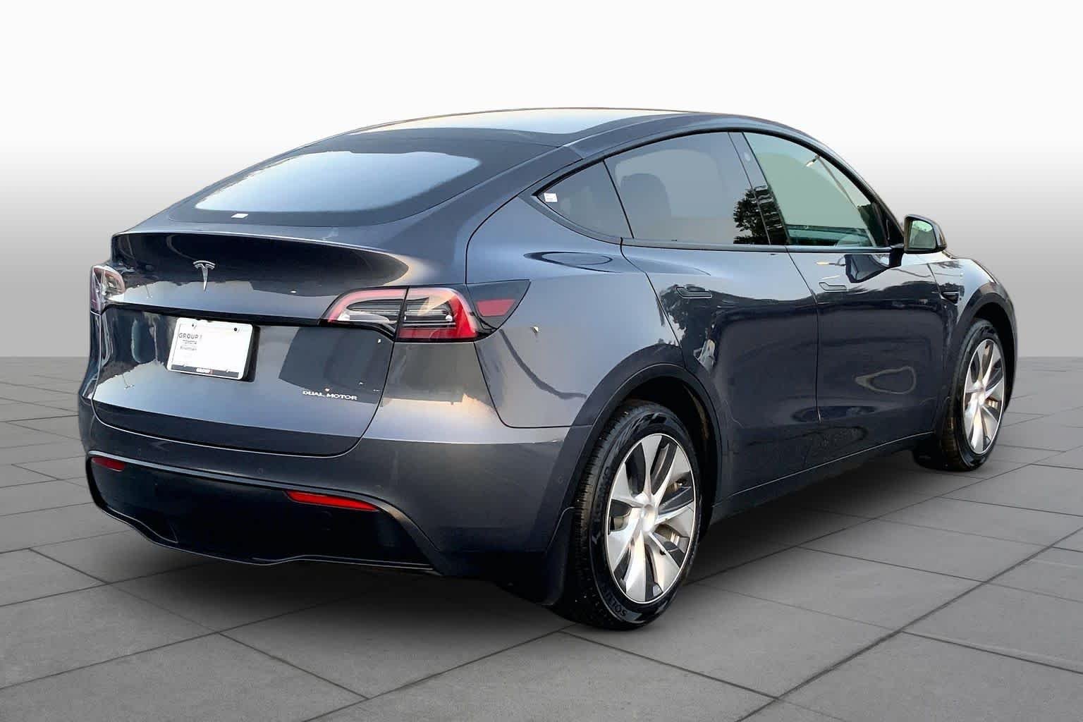 Used 2022 Deep Blue Metallic Tesla Long Range image 12