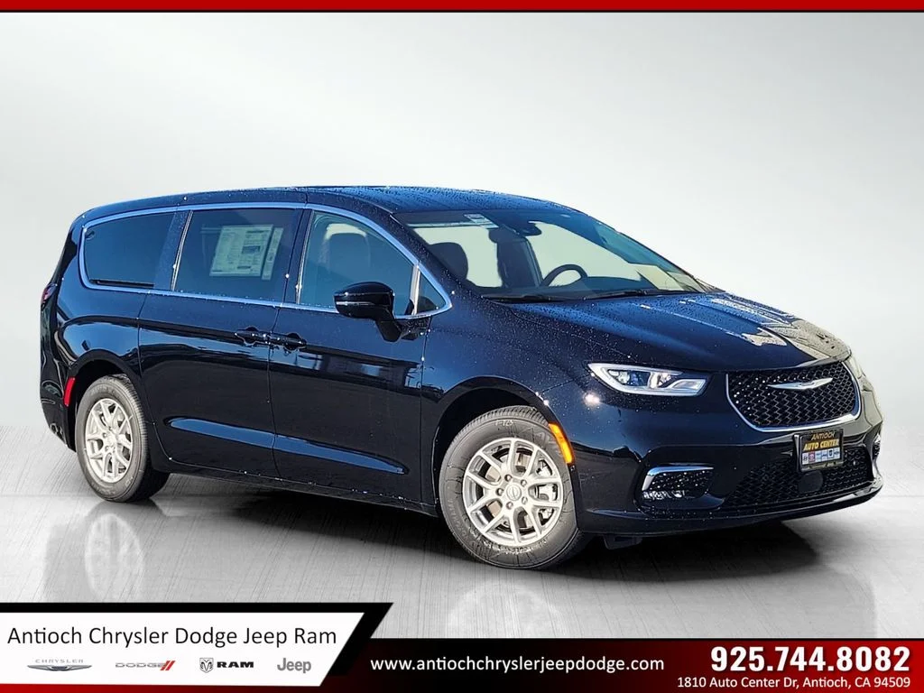 2026 Chrysler Pacifica Select's photo