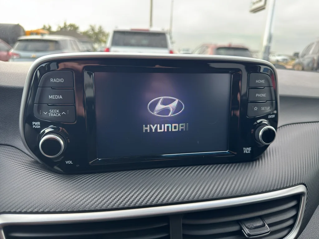 Used 2019 Black Noir Pearl Hyundai SE image 20