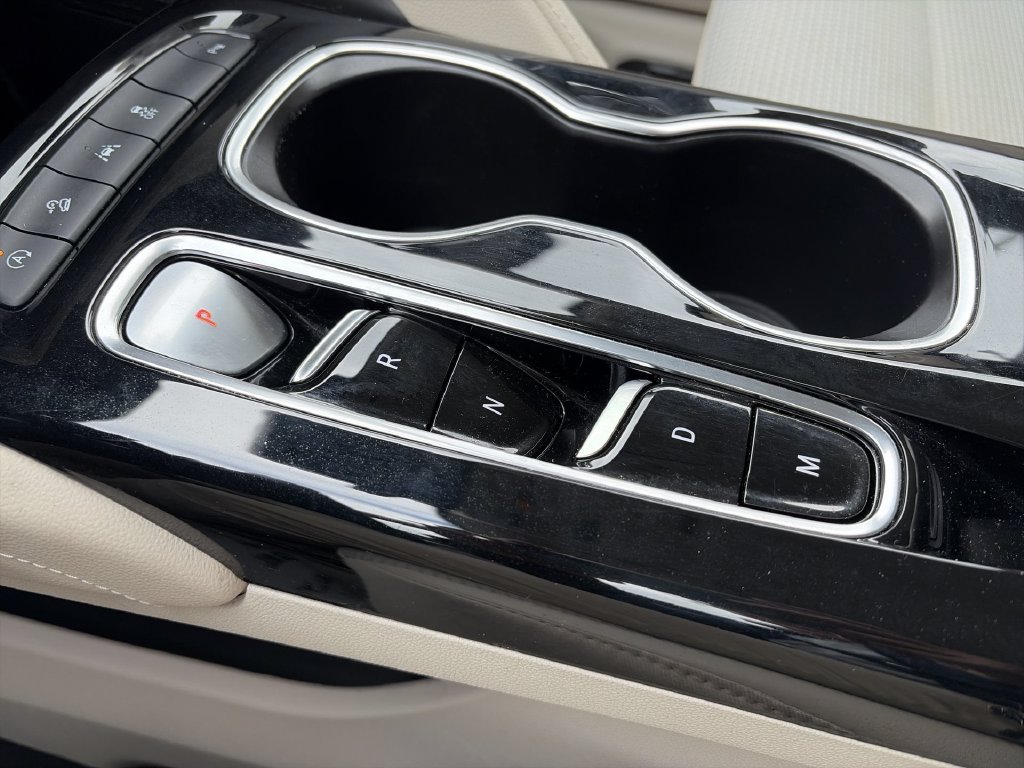 Used 2023 Gray Buick Preferred image 19