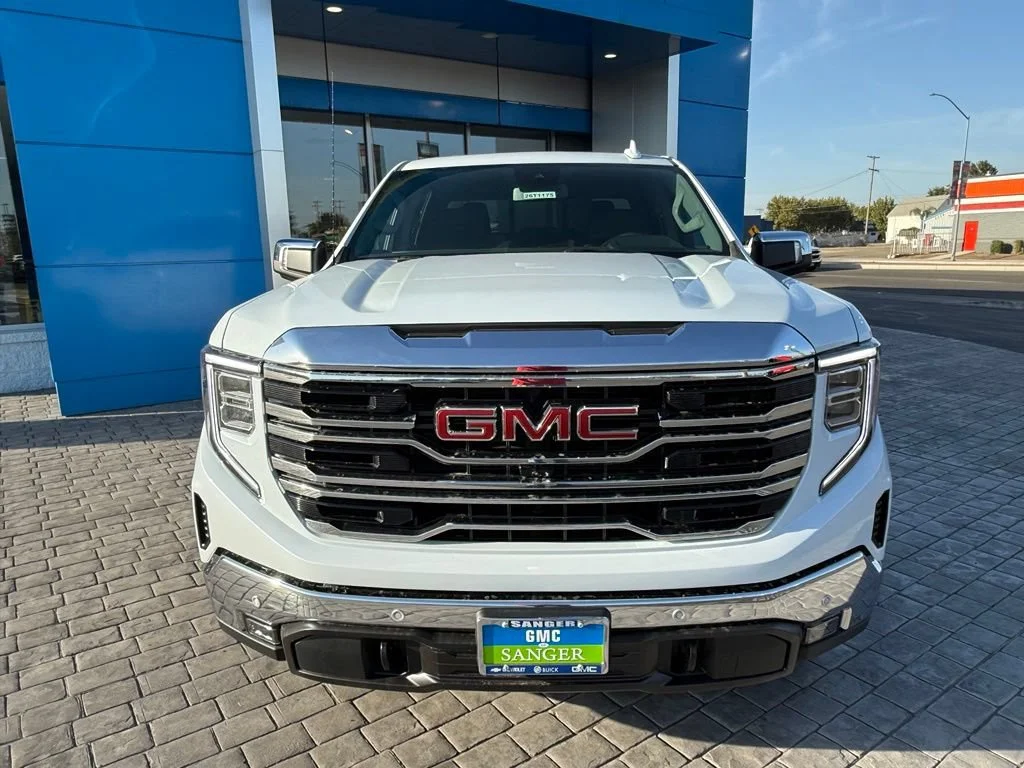 New 2026 Glacier White Tricoat GMC SLT image 3