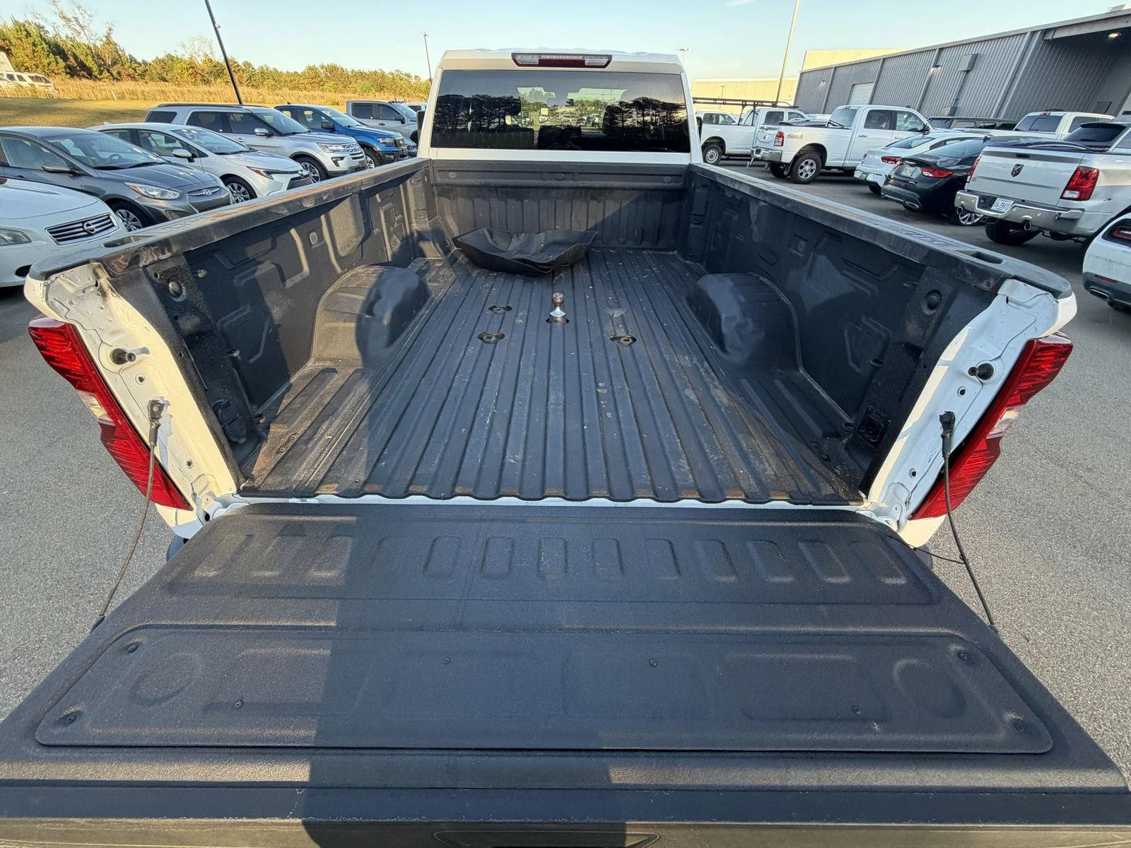 Used 2023 white Chevrolet Custom image 20