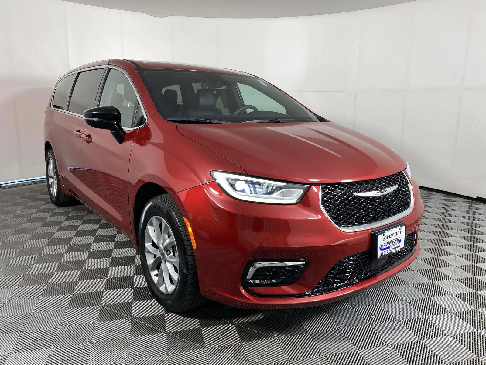 Used 2025 Red Hot Pearlcoat Chrysler Select image 18