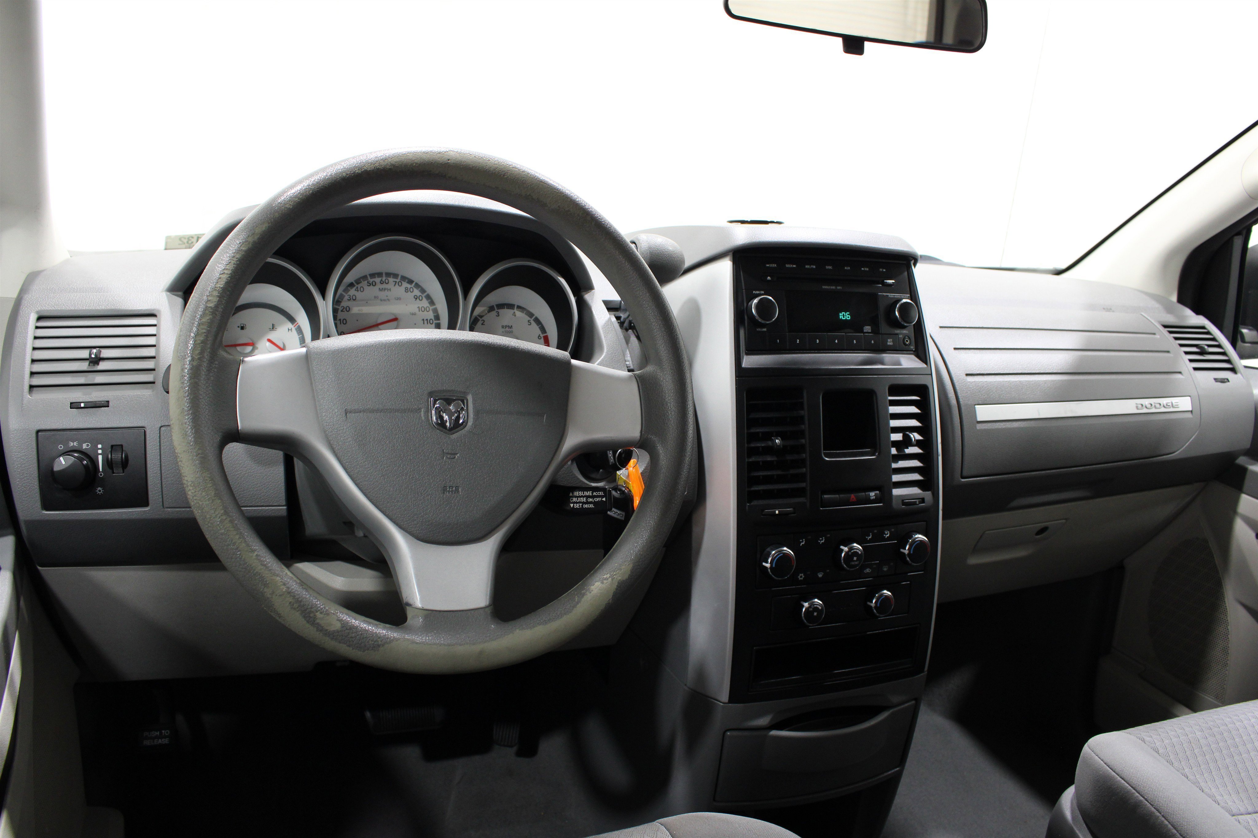 Used 2010 Dodge Grand Caravan SE with VIN 2D4RN4DE8AR219840 for sale in Wichita, KS