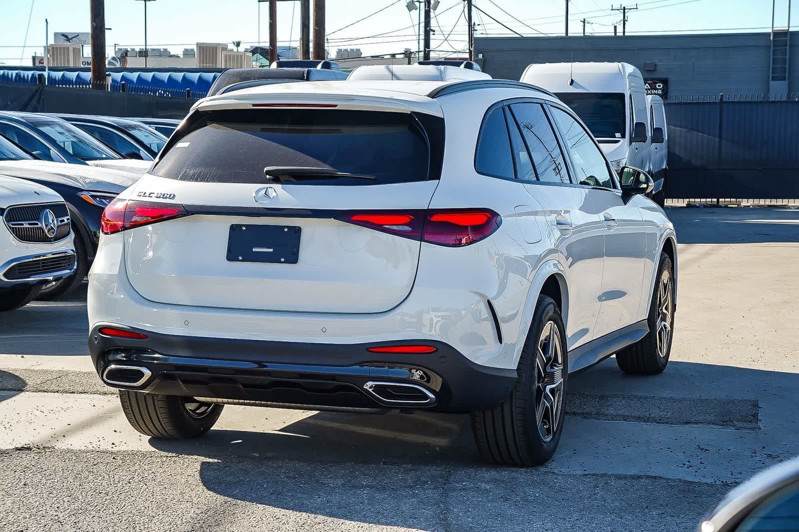 New 2026 Polar White Mercedes-Benz GLC 300 image 4