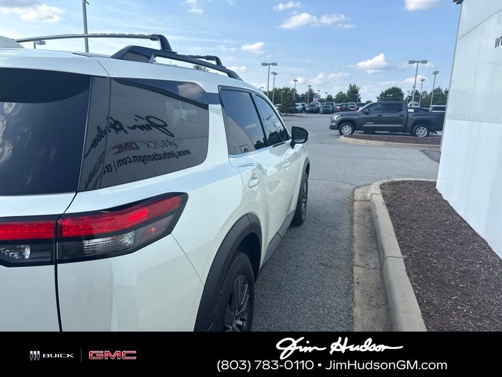 Used 2023 White Nissan SV image 4