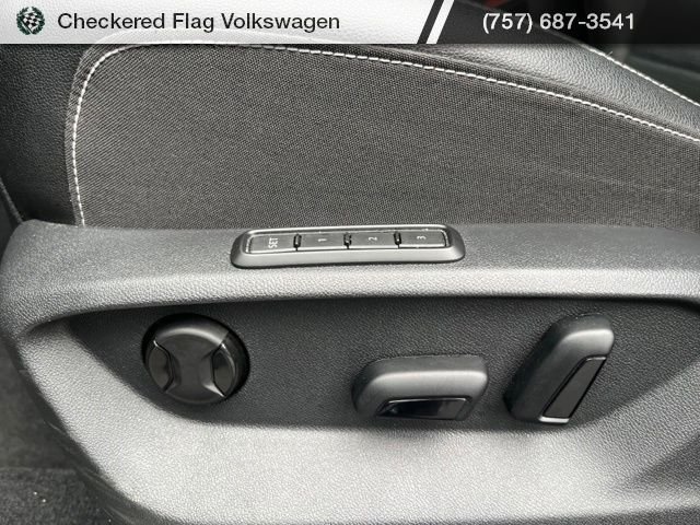 Used 2025 Pure Gray Volkswagen 2.0T SEL image 23