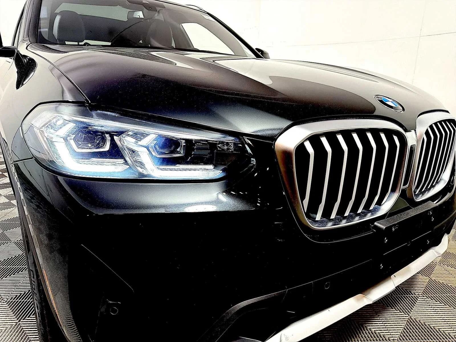 Used 2023 Black Sapphire Metallic BMW xDrive30i image 25