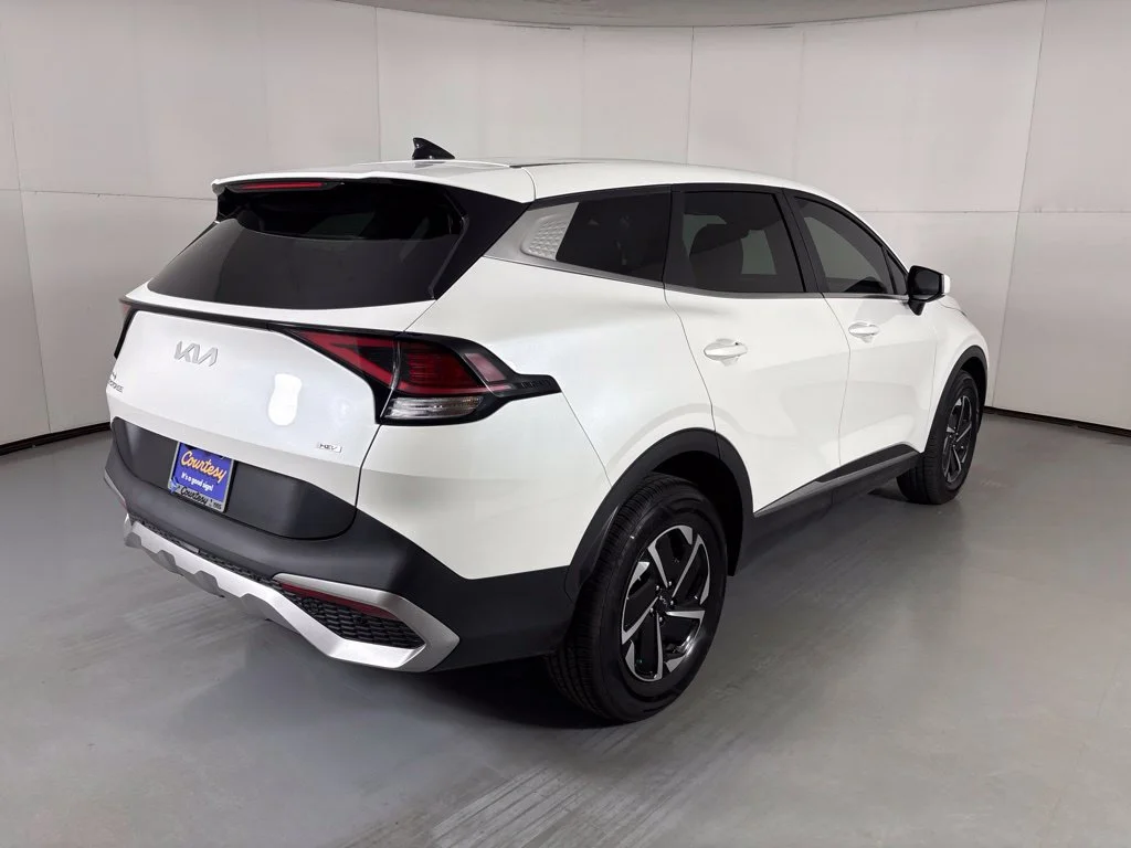 Used 2023 White Kia LX image 8