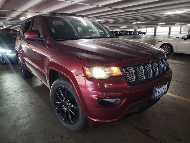 Used 2019 Red Jeep Altitude image 1