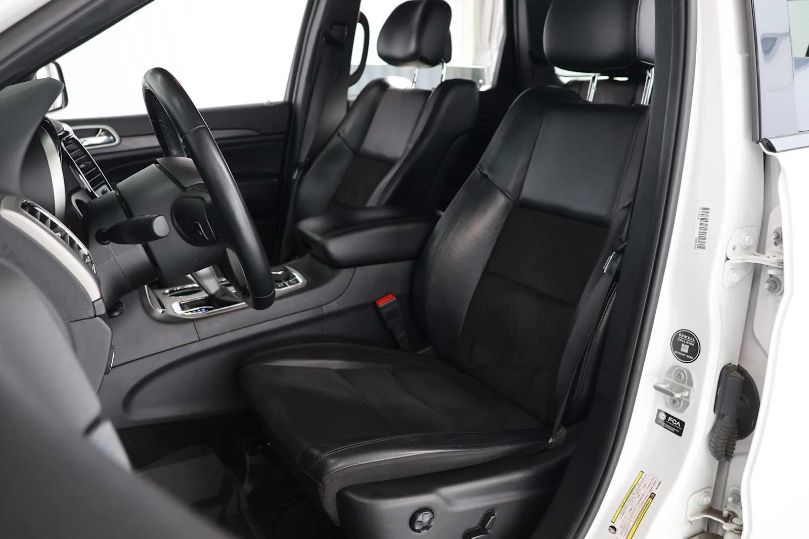 Used 2022 Bright White Clearcoat Jeep Laredo X image 11