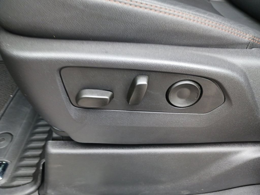 Used 2025 Silver GMC AT4 image 33