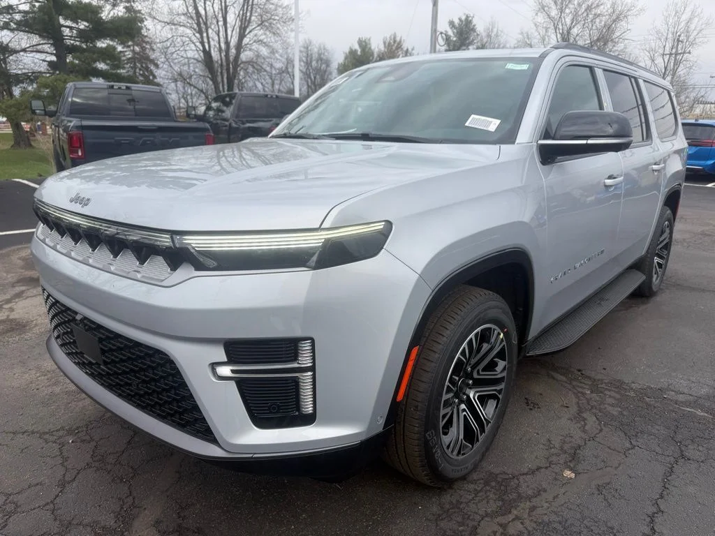 New 2026 Silver-Zynith Exterior Paint Jeep  image 8