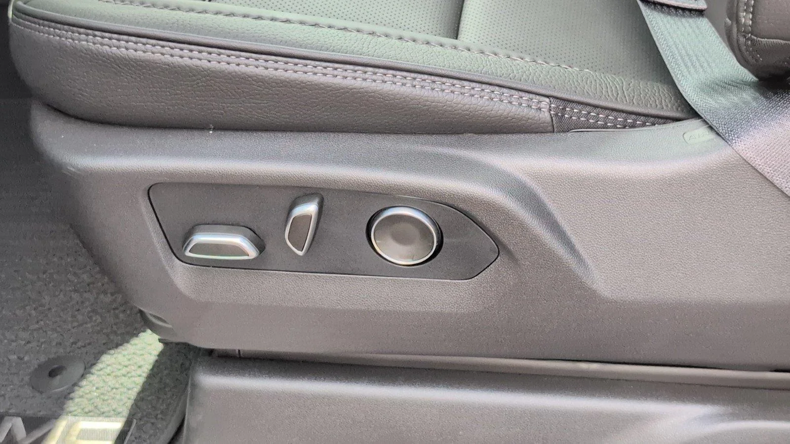 New 2026 Sterling Metallic GMC Denali image 19