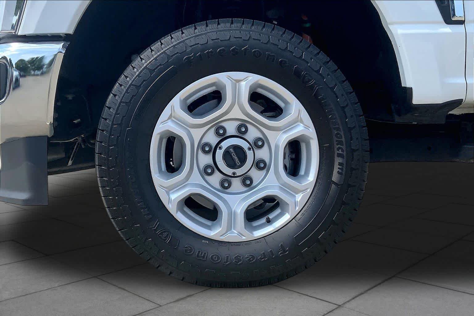 Used 2026 Oxford White Ford XLT image 11